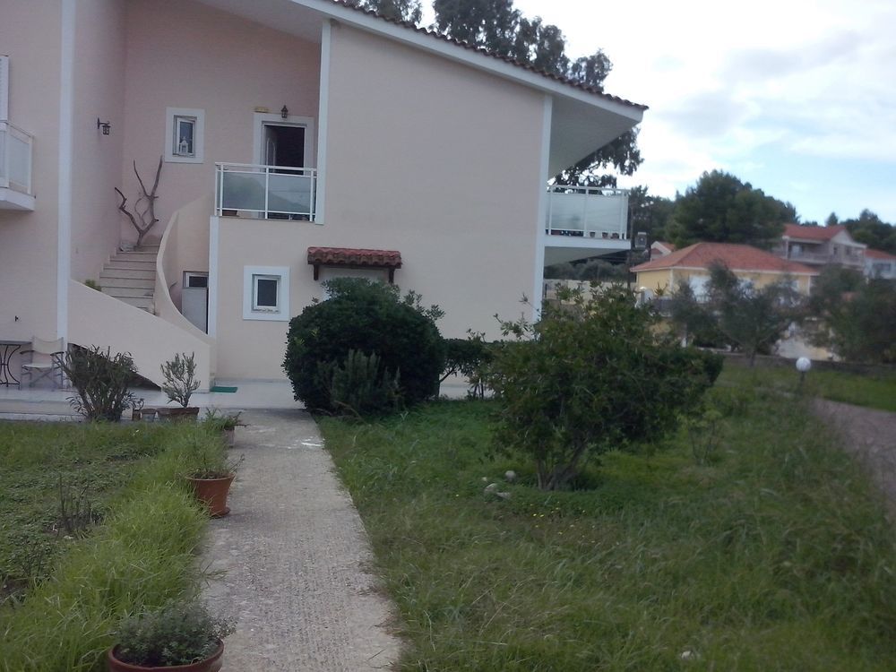 Aloni Studios & Apartments Lassi  Exterior photo